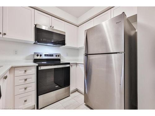 3110 Michelangelo Road, Burlington, ON - Indoor Photo Showing Kitchen