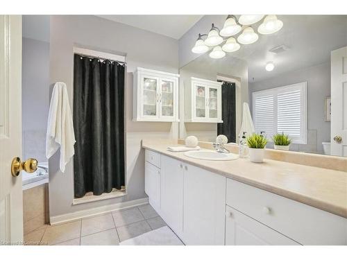 5160 Ridgewell Road, Burlington, ON - Indoor Photo Showing Bathroom