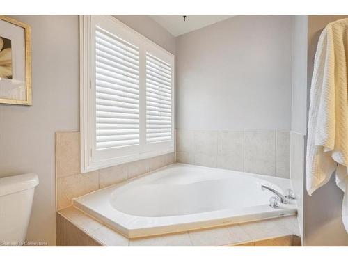 5160 Ridgewell Road, Burlington, ON - Indoor Photo Showing Bathroom