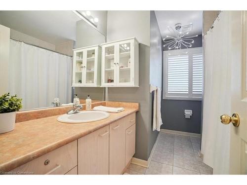 5160 Ridgewell Road, Burlington, ON - Indoor Photo Showing Bathroom