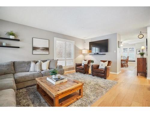 5160 Ridgewell Road, Burlington, ON - Indoor Photo Showing Living Room