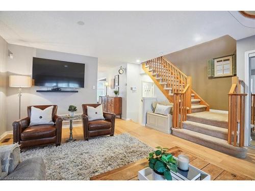 5160 Ridgewell Road, Burlington, ON - Indoor Photo Showing Living Room