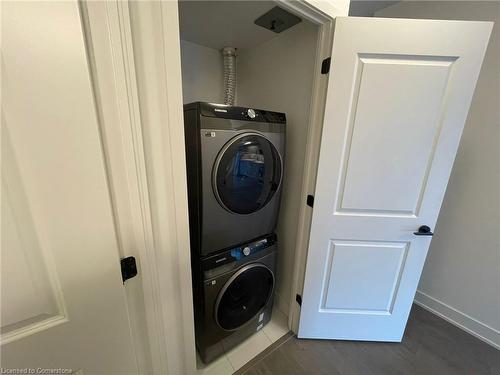 225-2343 Khalsa Gate, Oakville, ON - Indoor Photo Showing Laundry Room