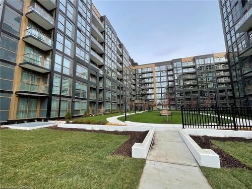 225-2343 Khalsa Gate, Oakville, ON - Outdoor With Balcony With Facade