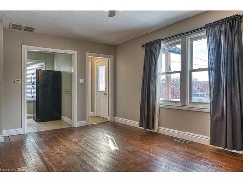 38 Oak Street, Stratford, ON - Indoor Photo Showing Other Room