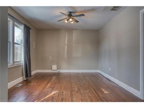 38 Oak Street, Stratford, ON - Indoor Photo Showing Other Room