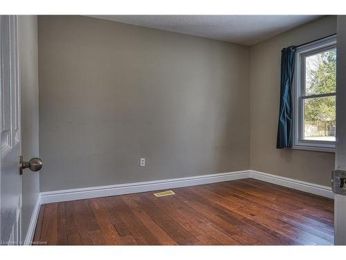 38 Oak Street, Stratford, ON - Indoor Photo Showing Other Room