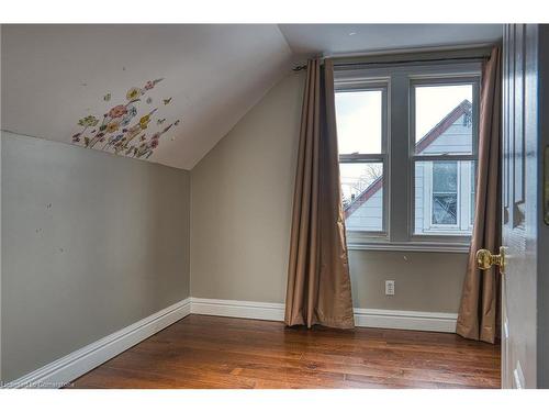 38 Oak Street, Stratford, ON - Indoor Photo Showing Other Room