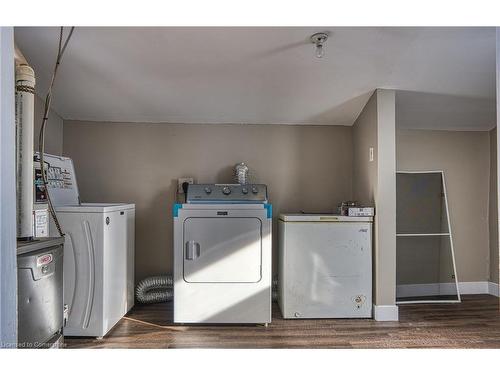 38 Oak Street, Stratford, ON - Indoor Photo Showing Laundry Room