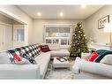 17 Spadina Avenue S, Hamilton, ON  - Indoor Photo Showing Living Room 