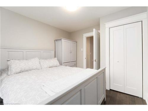 17 Spadina Avenue S, Hamilton, ON - Indoor Photo Showing Bedroom