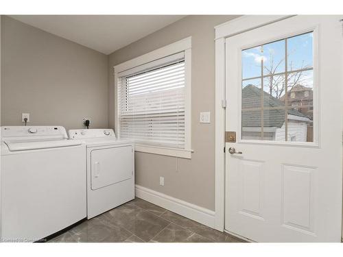 17 Spadina Avenue S, Hamilton, ON - Indoor Photo Showing Laundry Room