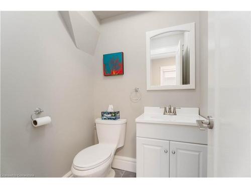 17 Spadina Avenue S, Hamilton, ON - Indoor Photo Showing Bathroom