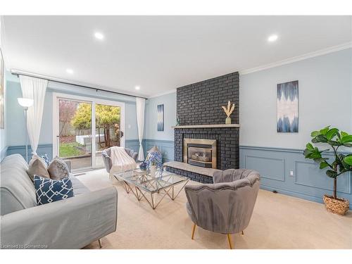 257 York Road, Dundas, ON - Indoor Photo Showing Living Room With Fireplace