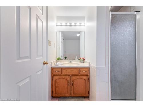 257 York Road, Dundas, ON - Indoor Photo Showing Bathroom