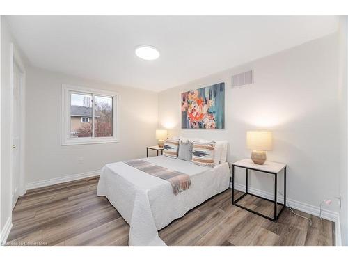 257 York Road, Dundas, ON - Indoor Photo Showing Bedroom