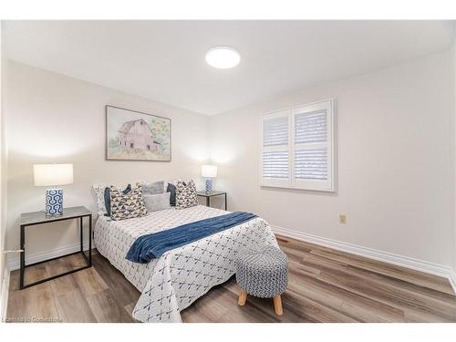 257 York Road, Dundas, ON - Indoor Photo Showing Bedroom