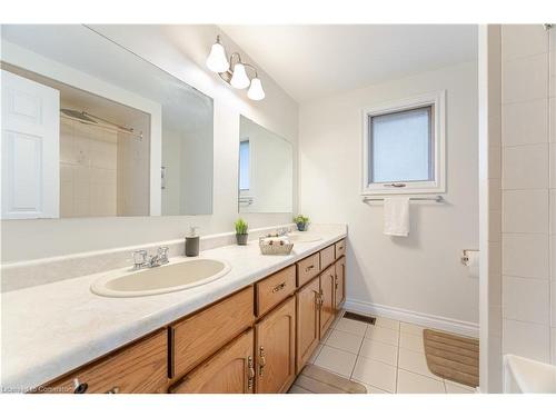 257 York Road, Dundas, ON - Indoor Photo Showing Bathroom