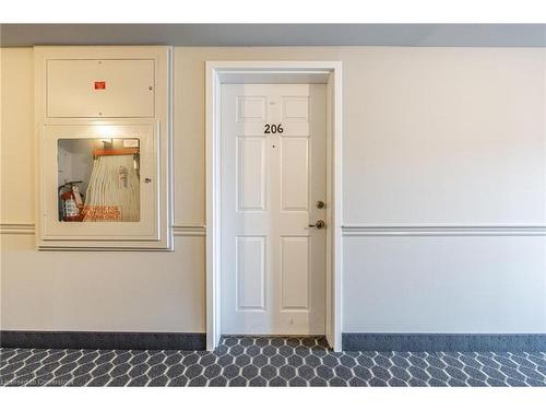 206-1830 Walkers Line, Burlington, ON - Indoor Photo Showing Other Room