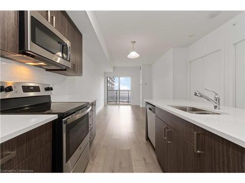 304-550 North Service Road, Grimsby, ON - Indoor Photo Showing Kitchen With Double Sink With Upgraded Kitchen