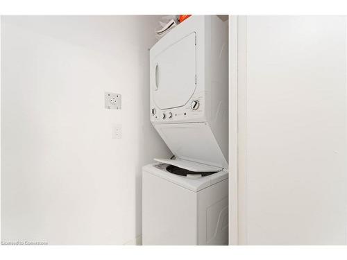 304-550 North Service Road, Grimsby, ON - Indoor Photo Showing Laundry Room