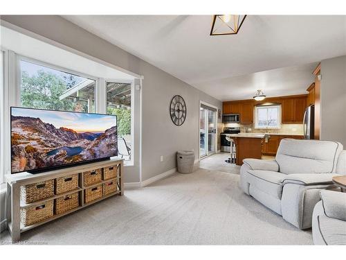 241 Bonaventure Drive, Hamilton, ON - Indoor Photo Showing Living Room