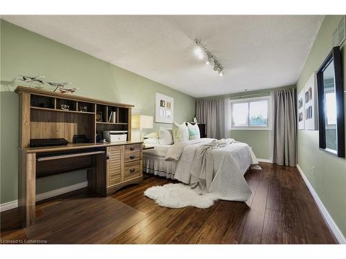 241 Bonaventure Drive, Hamilton, ON - Indoor Photo Showing Bedroom