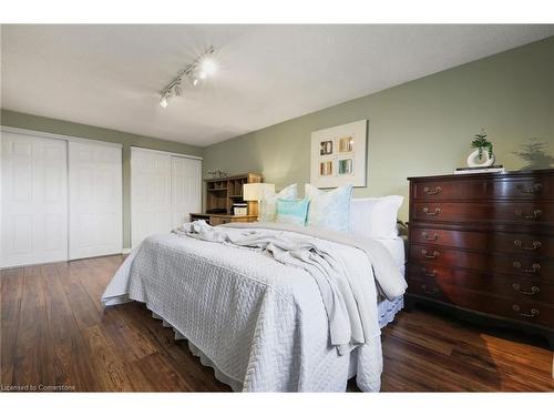 241 Bonaventure Drive, Hamilton, ON - Indoor Photo Showing Bedroom