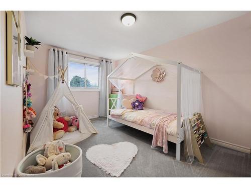 241 Bonaventure Drive, Hamilton, ON - Indoor Photo Showing Bedroom