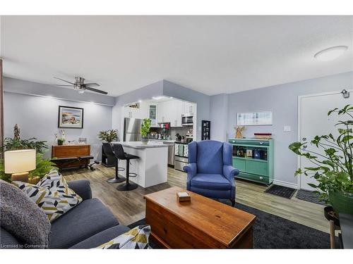 805-15 Albright Road, Hamilton, ON - Indoor Photo Showing Living Room