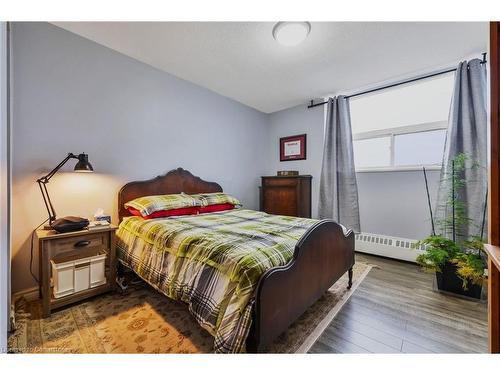 805-15 Albright Road, Hamilton, ON - Indoor Photo Showing Bedroom