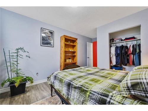 805-15 Albright Road, Hamilton, ON - Indoor Photo Showing Bedroom