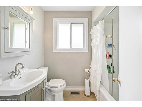 Upper-25 Almond Gardens, Grimsby, ON - Indoor Photo Showing Bathroom