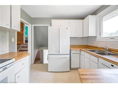 Upper-25 Almond Gardens, Grimsby, ON - Indoor Photo Showing Kitchen With Double Sink