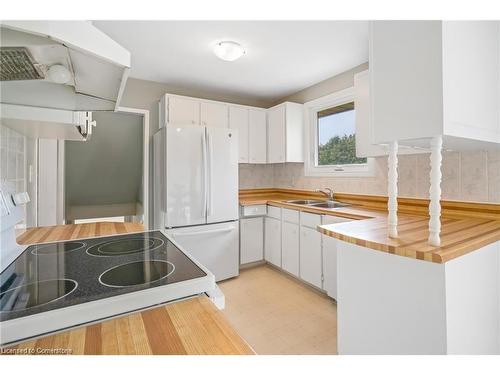 Upper-25 Almond Gardens, Grimsby, ON - Indoor Photo Showing Kitchen With Double Sink