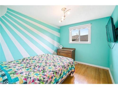 Upper-25 Almond Gardens, Grimsby, ON - Indoor Photo Showing Bedroom