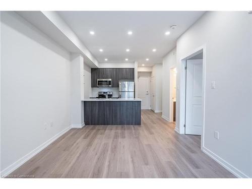 205-125 Shoreview Place, Stoney Creek, ON - Indoor Photo Showing Kitchen