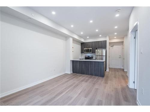 205-125 Shoreview Place, Stoney Creek, ON - Indoor Photo Showing Kitchen