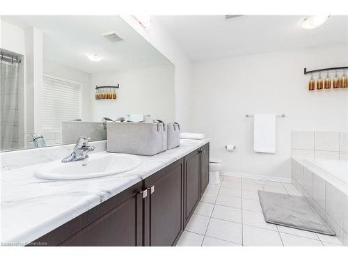 24 Whithorn Crescent, Caledonia, ON - Indoor Photo Showing Bathroom