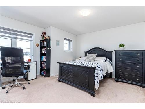 24 Whithorn Crescent, Caledonia, ON - Indoor Photo Showing Bedroom