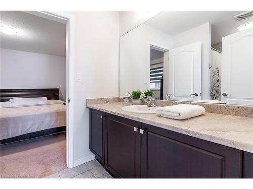 24 Whithorn Crescent, Caledonia, ON - Indoor Photo Showing Bathroom