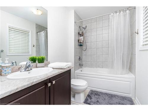 24 Whithorn Crescent, Caledonia, ON - Indoor Photo Showing Bathroom