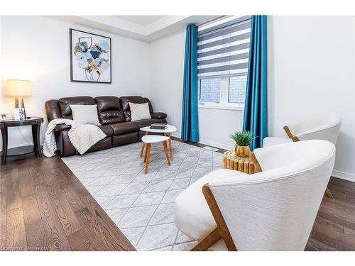 24 Whithorn Crescent, Caledonia, ON - Indoor Photo Showing Living Room