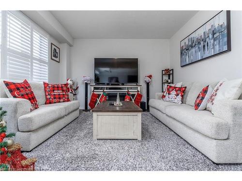 24 Whithorn Crescent, Caledonia, ON - Indoor Photo Showing Living Room