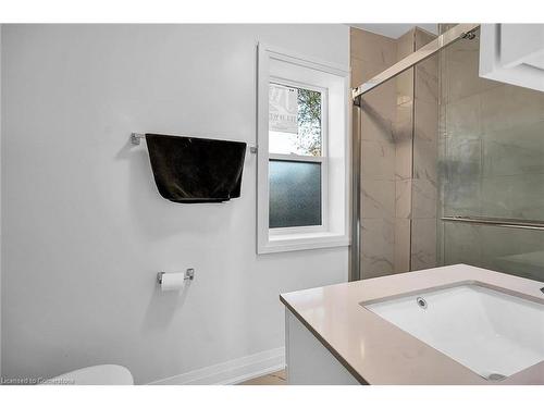 346 Emerald Street N, Hamilton, ON - Indoor Photo Showing Bathroom