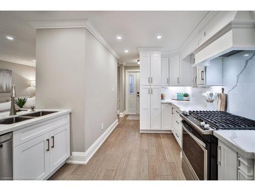 31 Nuffield Drive, Toronto, ON - Indoor Photo Showing Kitchen With Double Sink With Upgraded Kitchen