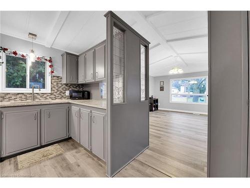 94 Maple Crescent, Flamborough, ON - Indoor Photo Showing Kitchen