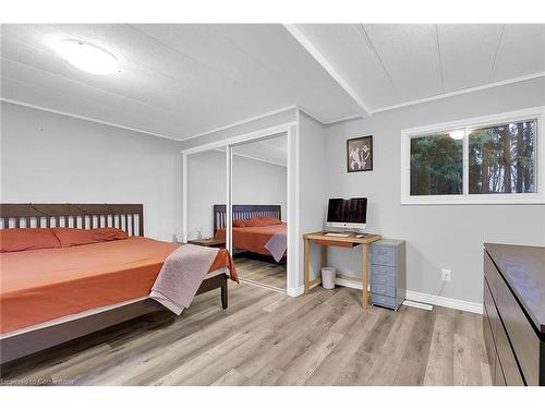 94 Maple Crescent, Flamborough, ON - Indoor Photo Showing Bedroom