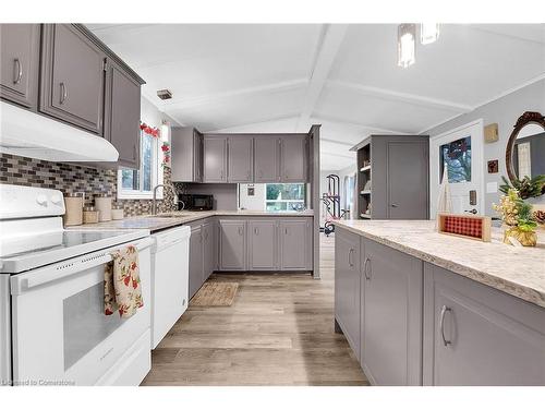 94 Maple Crescent, Flamborough, ON - Indoor Photo Showing Kitchen