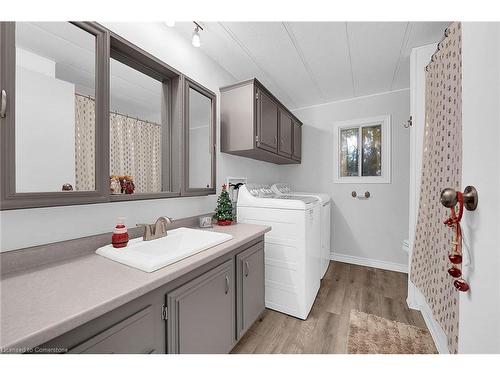 94 Maple Crescent, Flamborough, ON - Indoor Photo Showing Laundry Room